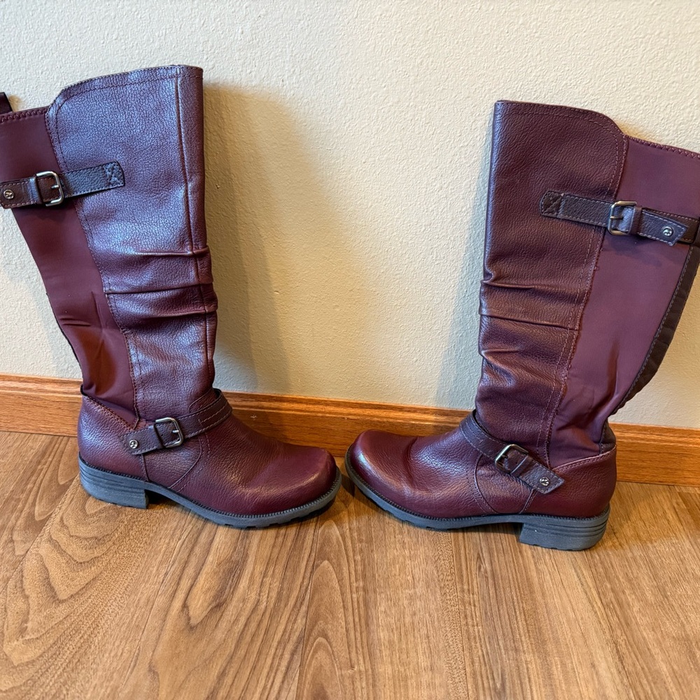 Earth Origins Purple Winter Boots with Buckles